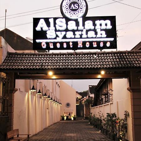 Alsalam Syariah Guesthouse Surakarta (Solo) Exterior foto