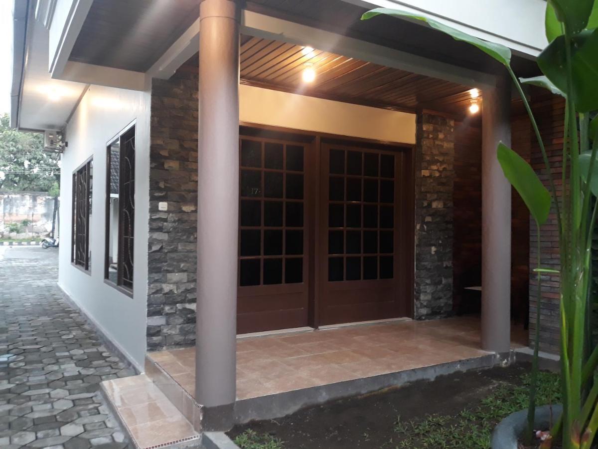 Alsalam Syariah Guesthouse Surakarta (Solo) Exterior foto