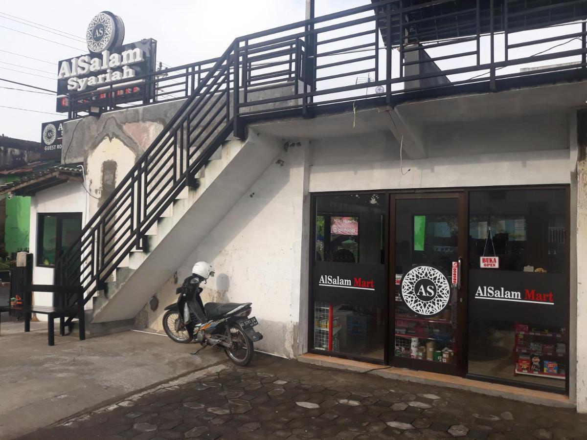 Alsalam Syariah Guesthouse Surakarta (Solo) Exterior foto