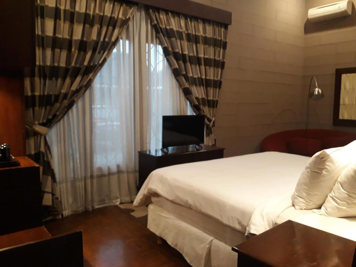 Alsalam Syariah Guesthouse Surakarta (Solo) Exterior foto