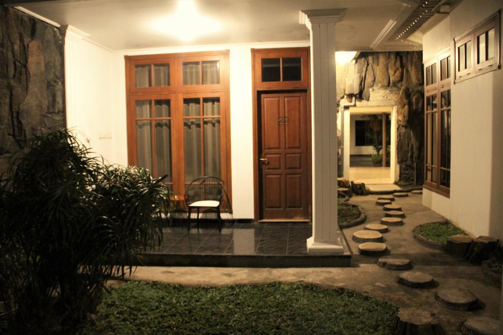 Alsalam Syariah Guesthouse Surakarta (Solo) Exterior foto