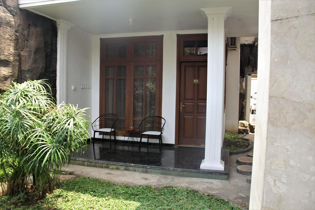 Alsalam Syariah Guesthouse Surakarta (Solo) Exterior foto