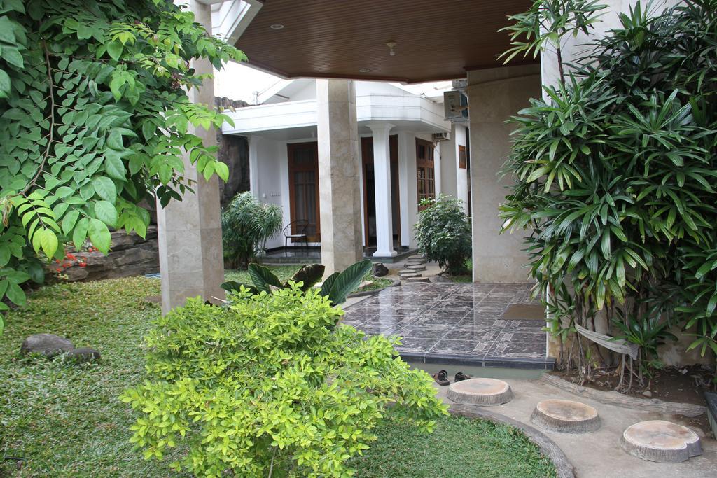 Alsalam Syariah Guesthouse Surakarta (Solo) Exterior foto