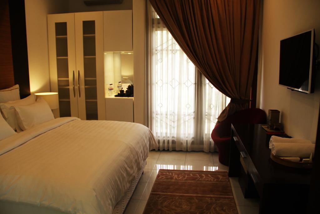 Alsalam Syariah Guesthouse Surakarta (Solo) Exterior foto