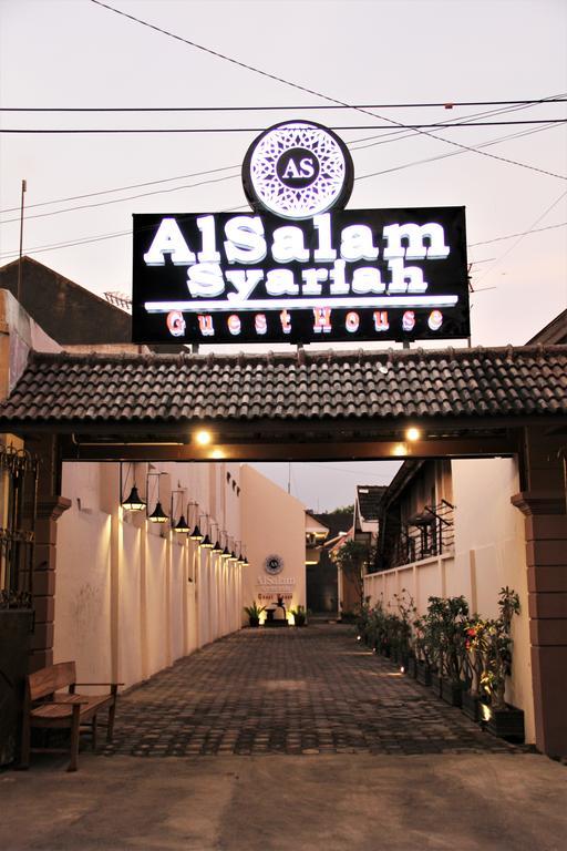 Alsalam Syariah Guesthouse Surakarta (Solo) Exterior foto