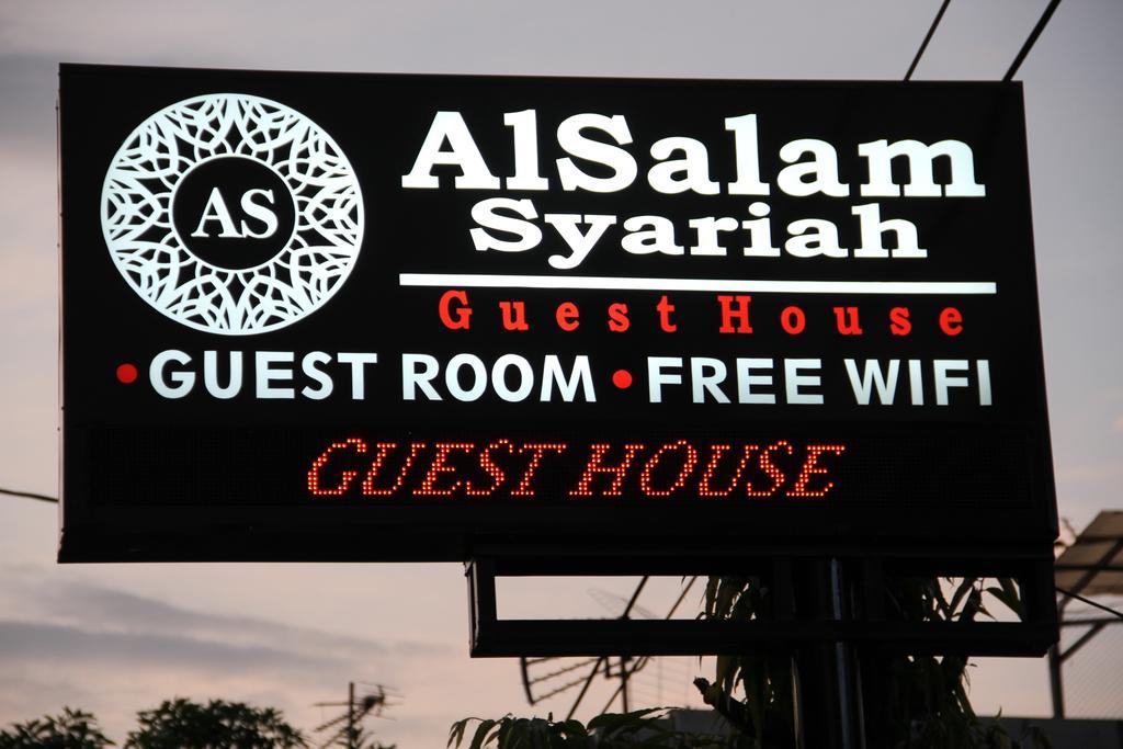 Alsalam Syariah Guesthouse Surakarta (Solo) Exterior foto